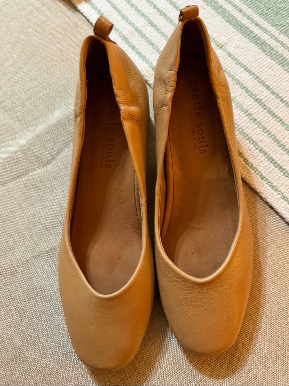 Gentle Souls by Kenneth Cole Women’s 9M Cognac Tan Leather Low Block Heel Pumps